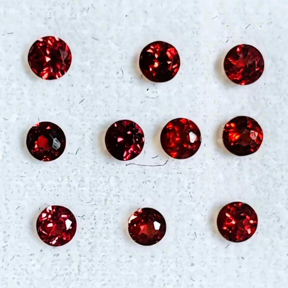 LOT DE 10 GRENATS RONDS 2 MM